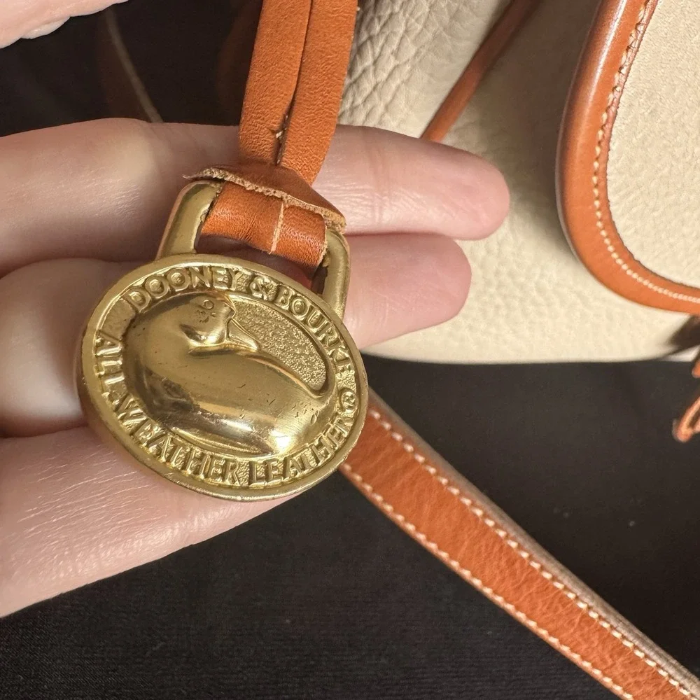 Dooney & Bourke Cream and Tan Pebbled Leather Crossbody Handbag Vintage